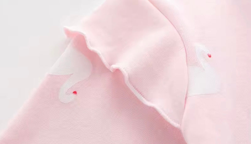 Load image into Gallery viewer, Combinaison bébé en coton à cygnes – Rose 🌸 - Pré-commande
