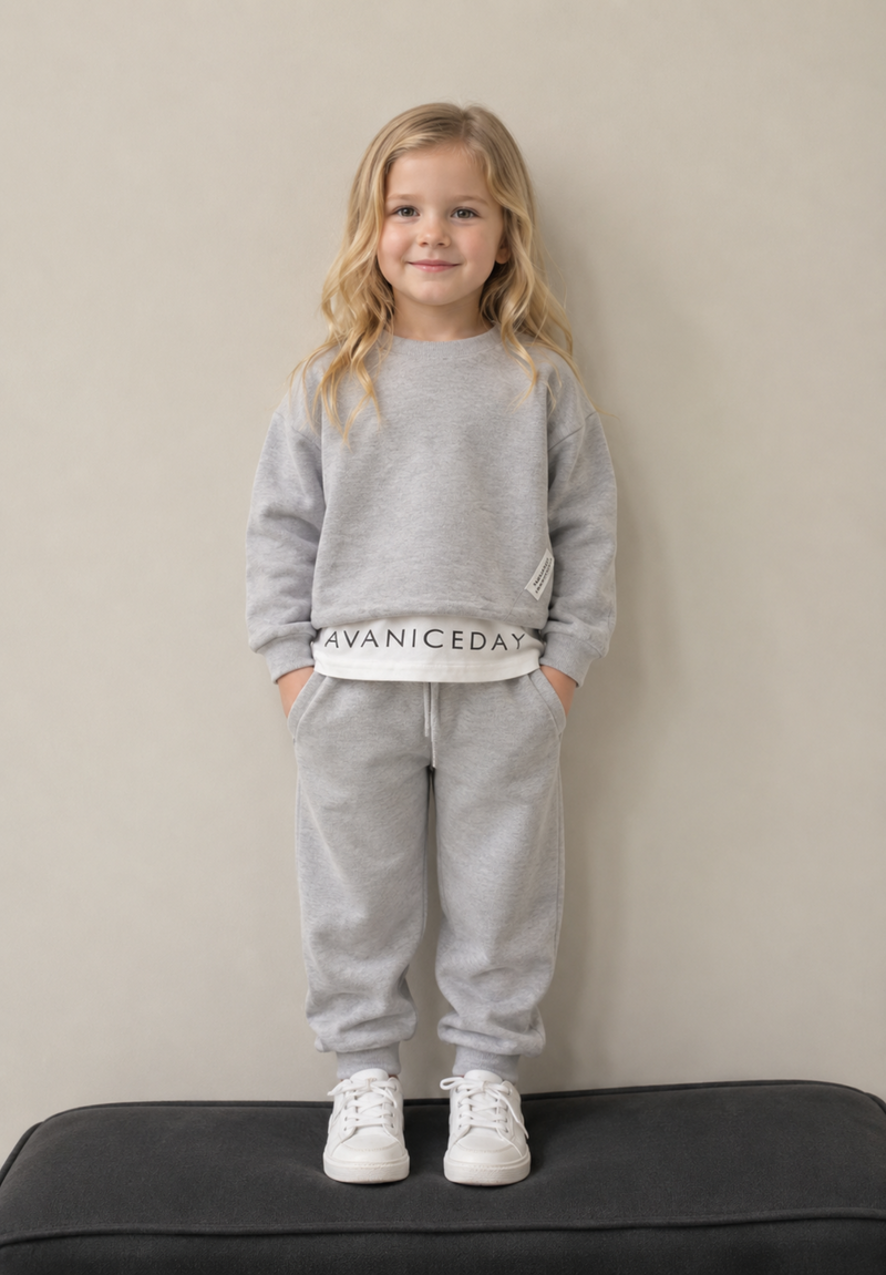 Chargez l'image dans la visionneuse de la galerie, Ensemble deux pièces en molleton gris – Douceur &amp; Confort pour fille – Automne-Hiver
