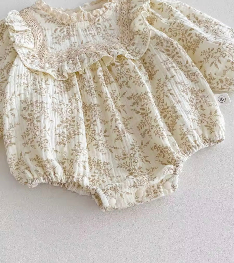 Chargez l'image dans la visionneuse de la galerie, Barboteuse bébé fille Liberty beige en coton doux
