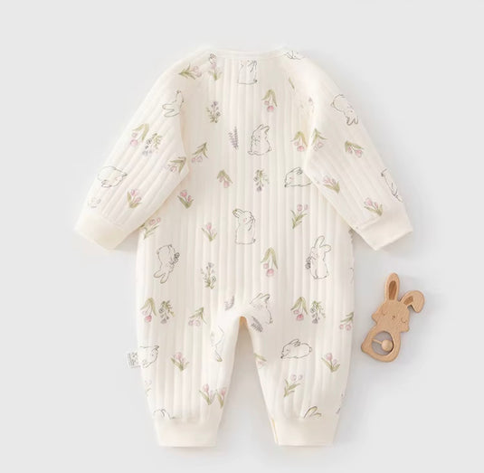 Combinaisone bébé à motifs lapins et fleurs – Ivoire et baleines 🤍 - Pré-commande