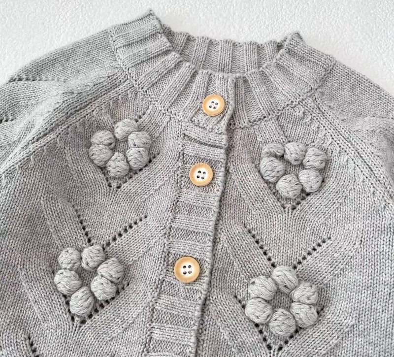 Chargez l'image dans la visionneuse de la galerie, Cardigan Marguerite en tricot gris pour fille – Automne-Hiver
