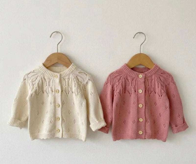 Chargez l'image dans la visionneuse de la galerie, Cardigan bébé fille en tricot doux été et respirant ivoire – Kali
