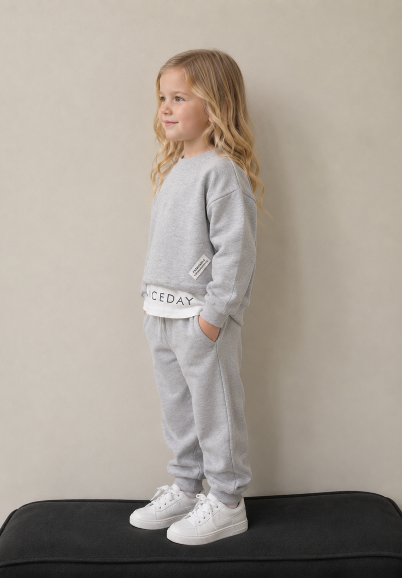 Chargez l'image dans la visionneuse de la galerie, Ensemble deux pièces en molleton gris – Douceur &amp; Confort pour fille – Automne-Hiver
