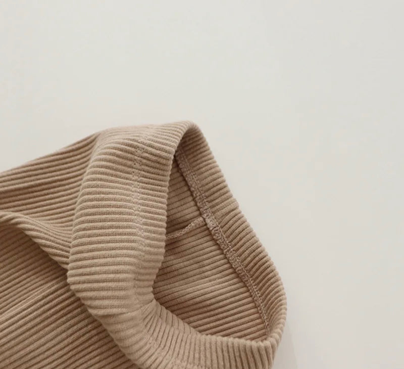 Chargez l&#39;image dans la visionneuse de la galerie, Leggings bébé et enfant en coton doux avec délicate finition dentelle – Kaki Lilas
