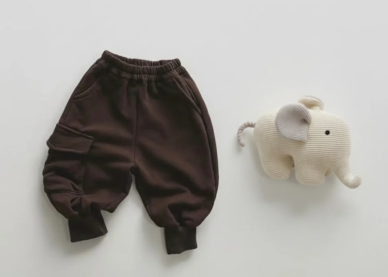 Load image into Gallery viewer, Pantalon enfant avec poche en coton doux et confortable – Modèle Kali - Boutique Kaki Lilas
