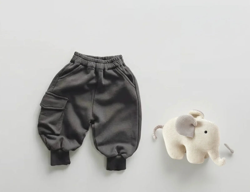 Load image into Gallery viewer, Pantalon enfant avec poche en coton doux et confortable – Modèle Kali - Boutique Kaki Lilas
