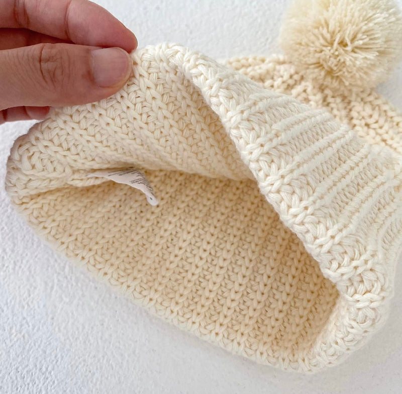 Load image into Gallery viewer, Ivory knit baby hat with soft cotton pom pom – Kali
