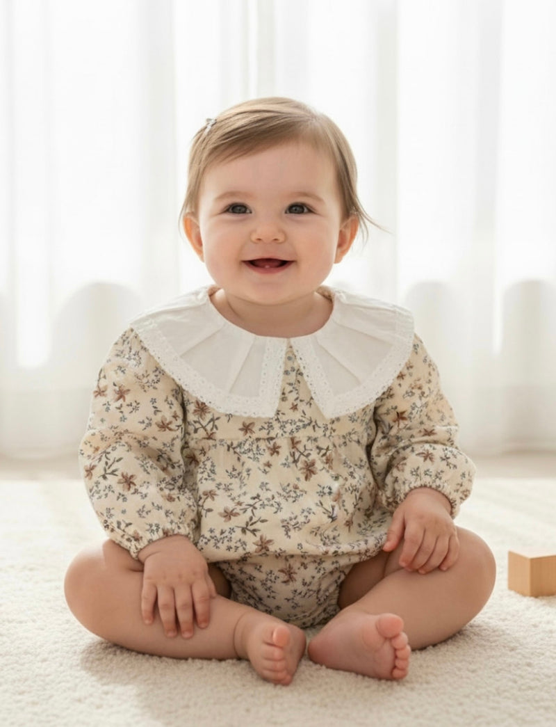 Chargez l'image dans la visionneuse de la galerie, Combinaison bébé fille fleurie rose en coton doux – Kali

