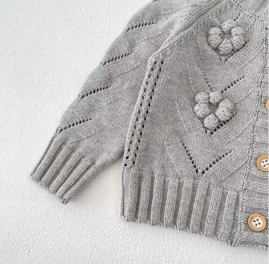 Cardigan Marguerite en tricot gris pour fille – Automne-Hiver