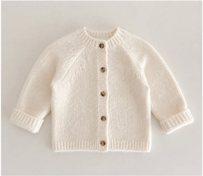 Chargez l'image dans la visionneuse de la galerie, Cardigan intemporel ivoire en tricot pour bébé et fille – Automne-Hiver
