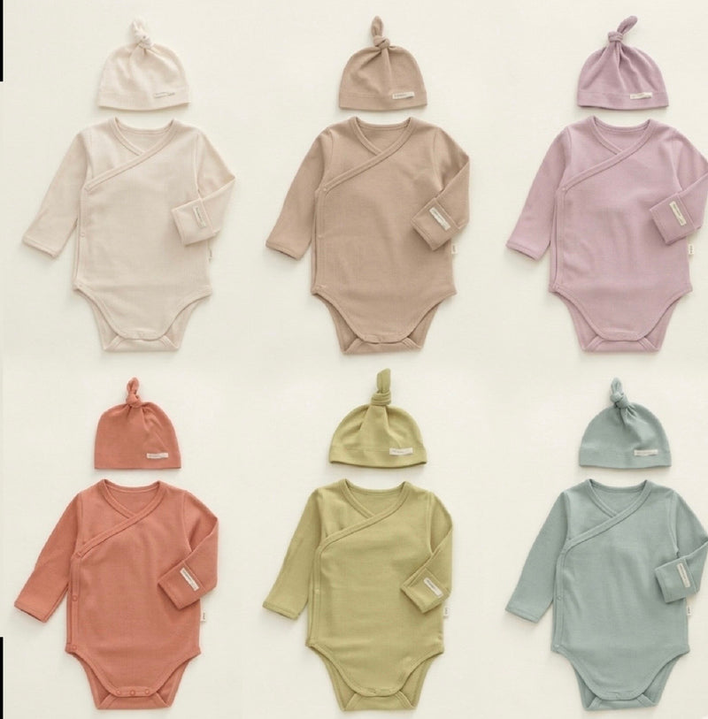 Chargez l'image dans la visionneuse de la galerie, Grenouillère pour bébé avec bonnet en coton bio
