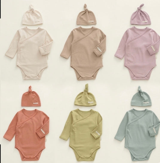 Grenouillère pour bébé avec bonnet en coton bio