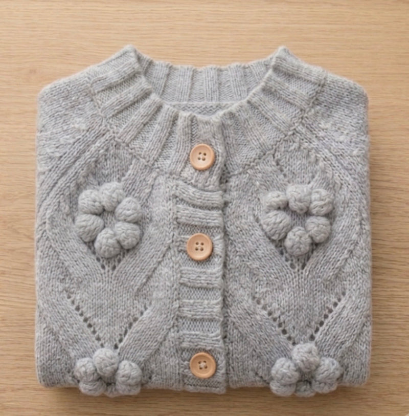 Chargez l'image dans la visionneuse de la galerie, Cardigan Marguerite en tricot gris pour fille – Automne-Hiver
