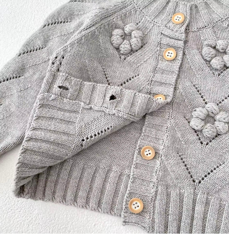 Chargez l'image dans la visionneuse de la galerie, Cardigan Marguerite en tricot gris pour fille – Automne-Hiver
