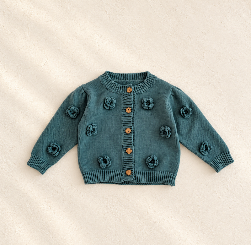 Chargez l'image dans la visionneuse de la galerie, Cardigan bébé fille en tricot de coton à fleurs en relief – Kali 🤍 - Pré-commande
