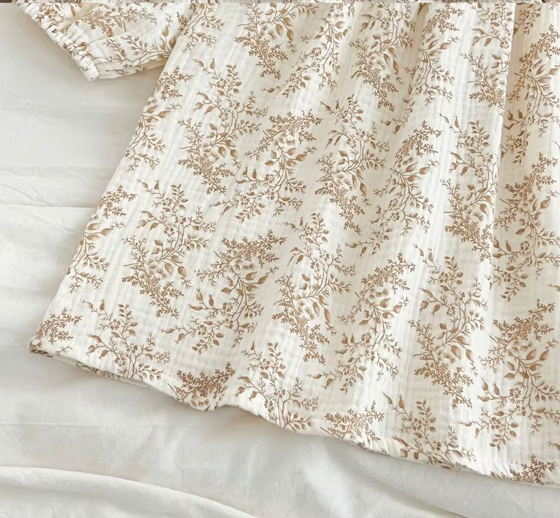 Load image into Gallery viewer, Robe fille vintage fleurie à manches longues et dentelle - Pré-commande
