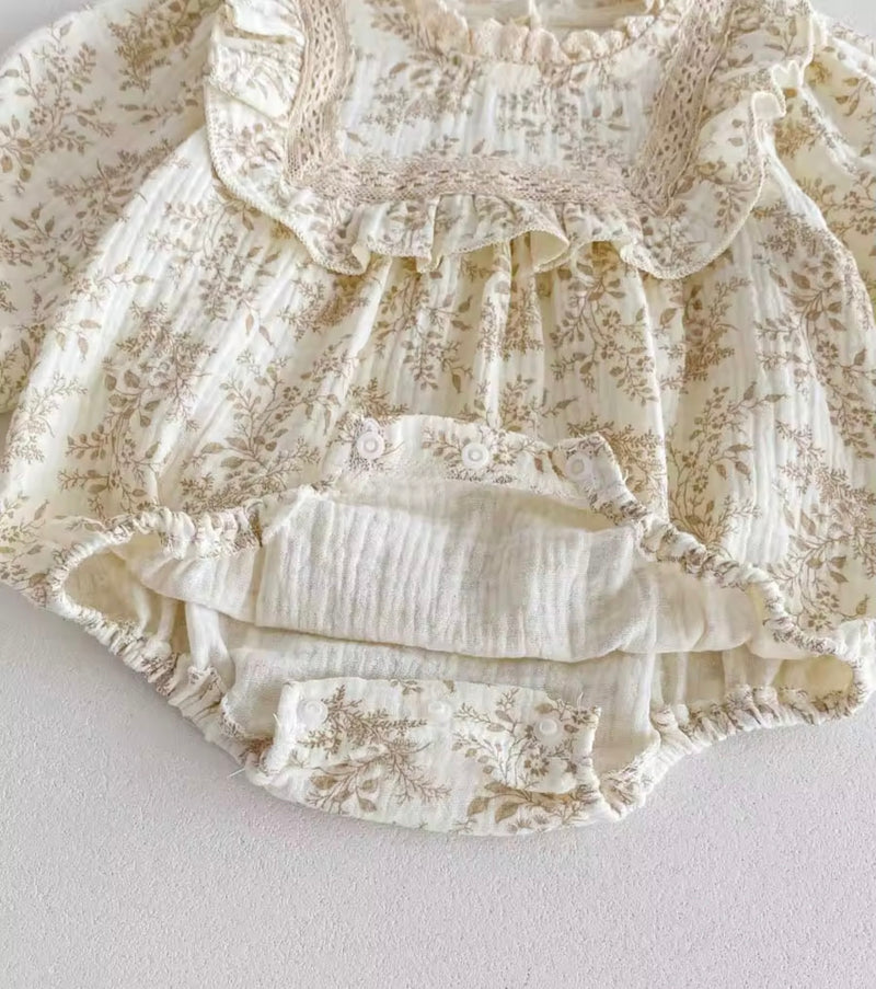 Chargez l'image dans la visionneuse de la galerie, Barboteuse bébé fille Liberty beige en coton doux
