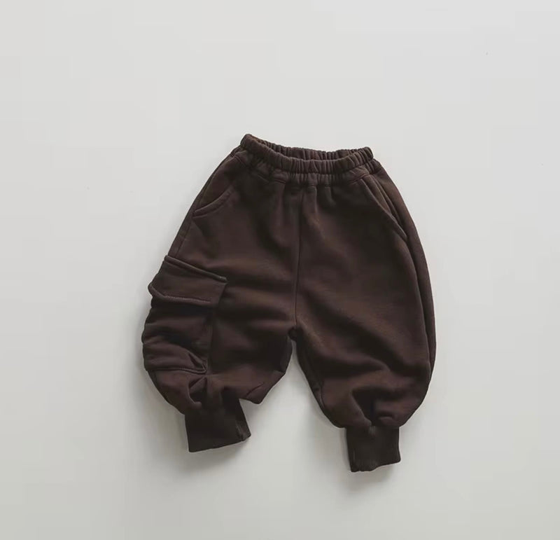 Chargez l&#39;image dans la visionneuse de la galerie, Pantalon enfant avec poche en coton doux et confortable – Modèle Kali
