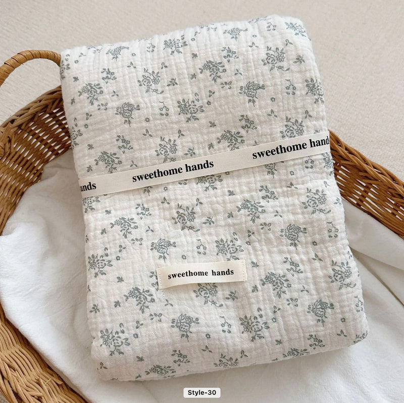 Chargez l&#39;image dans la visionneuse de la galerie, Couverture bébé florale vintage en coton 100 % – Kaki Lilas
