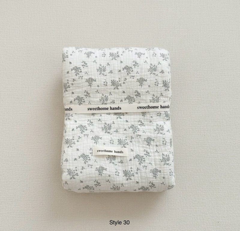 Chargez l'image dans la visionneuse de la galerie, Mousseline bébé florale vintage 100% coton – Kaki Lilas
