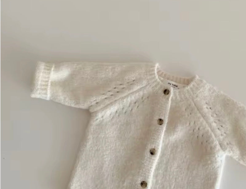 Chargez l'image dans la visionneuse de la galerie, Cardigan intemporel ivoire en tricot pour bébé et fille – Automne-Hiver
