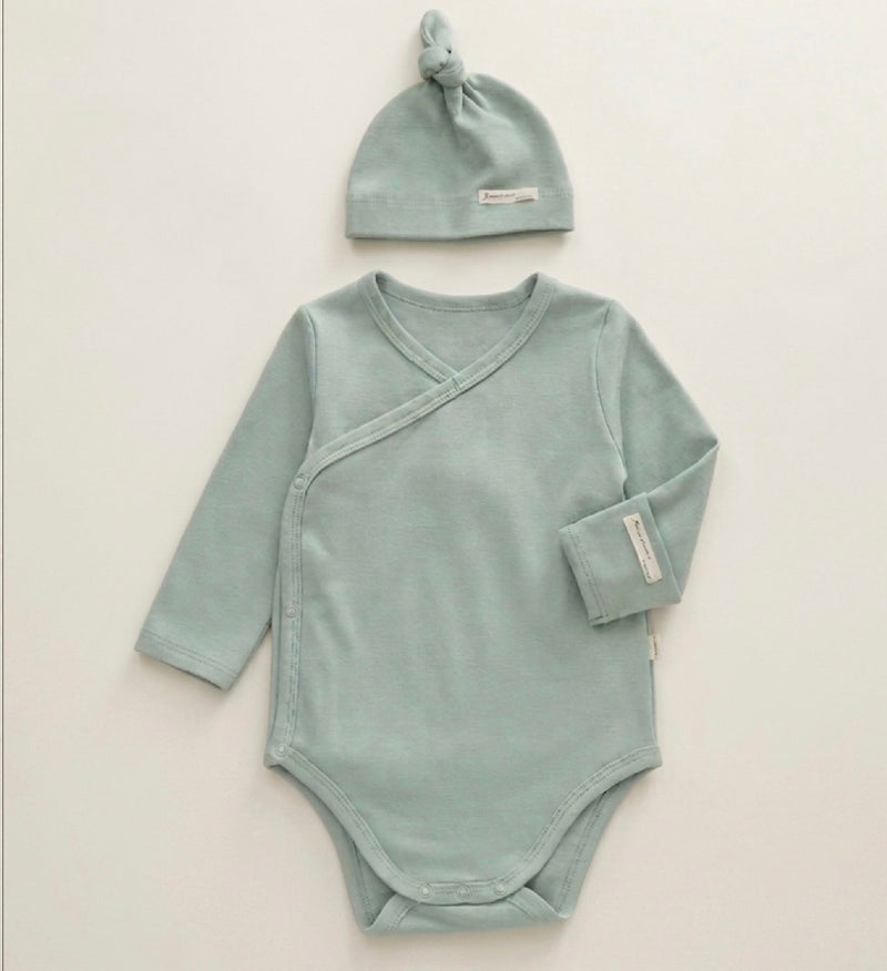 Chargez l'image dans la visionneuse de la galerie, Grenouillère pour bébé avec bonnet en coton bio
