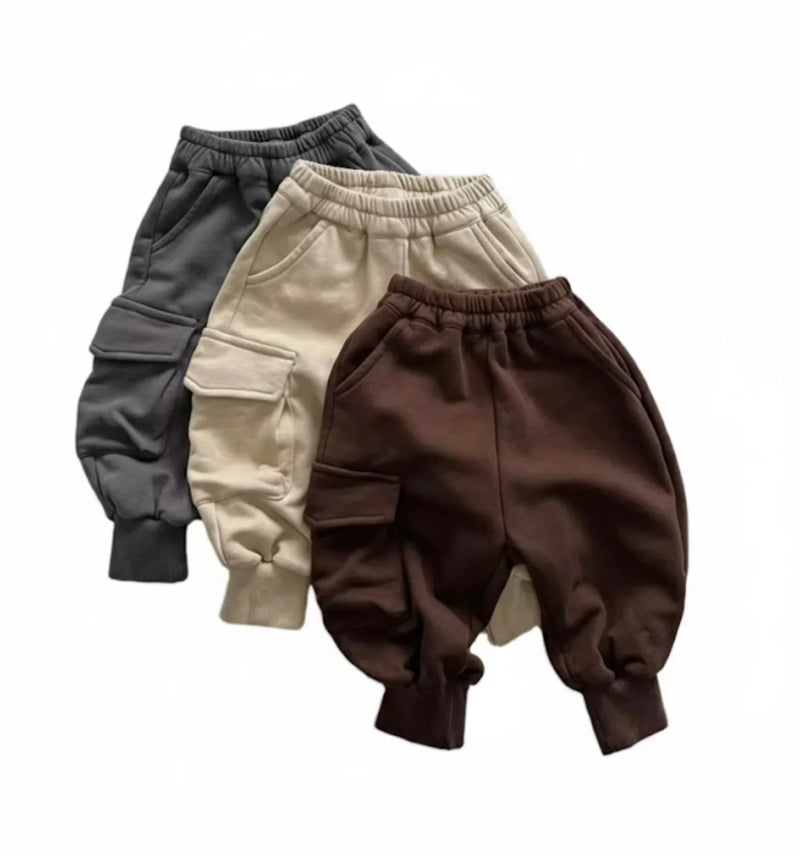 Load image into Gallery viewer, Pantalon enfant avec poche en coton doux et confortable – Modèle Kali - Boutique Kaki Lilas

