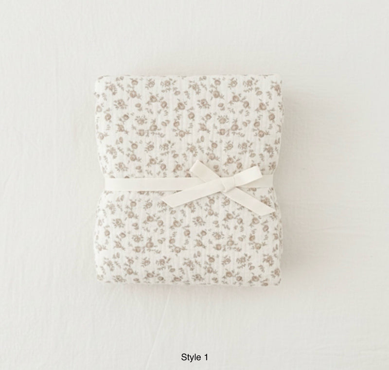 Chargez l'image dans la visionneuse de la galerie, Mousseline bébé florale vintage 100% coton – Kaki Lilas

