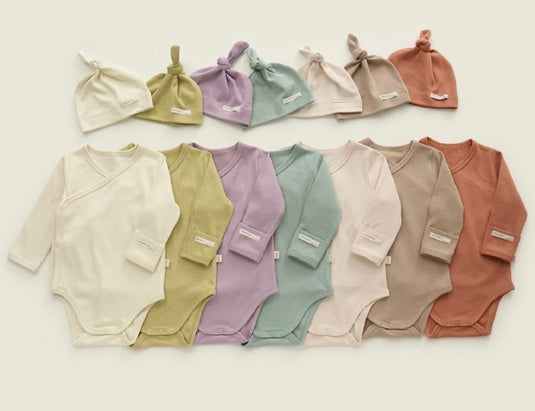 Grenouillère pour bébé avec bonnet en coton bio