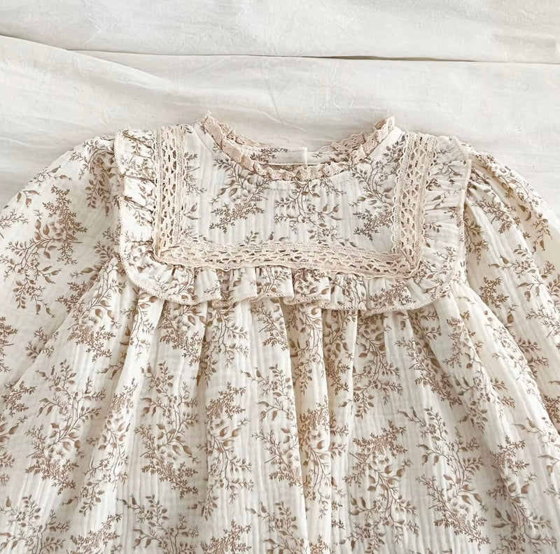 Load image into Gallery viewer, Robe fille vintage fleurie à manches longues et dentelle - Pré-commande
