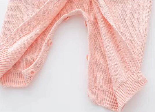 Barboteuse bébé fille en tricot de coton rose brodé motif floral avec bonnet – Kali