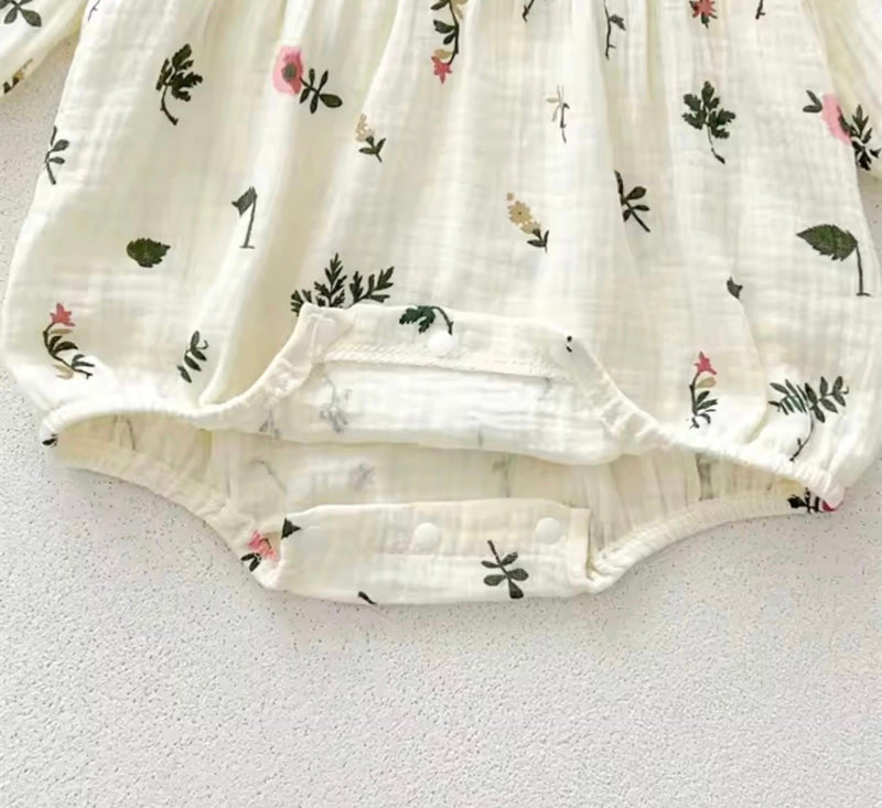 Chargez l'image dans la visionneuse de la galerie, Barboteuse bébé fleurie en coton avec bandeau assorti
