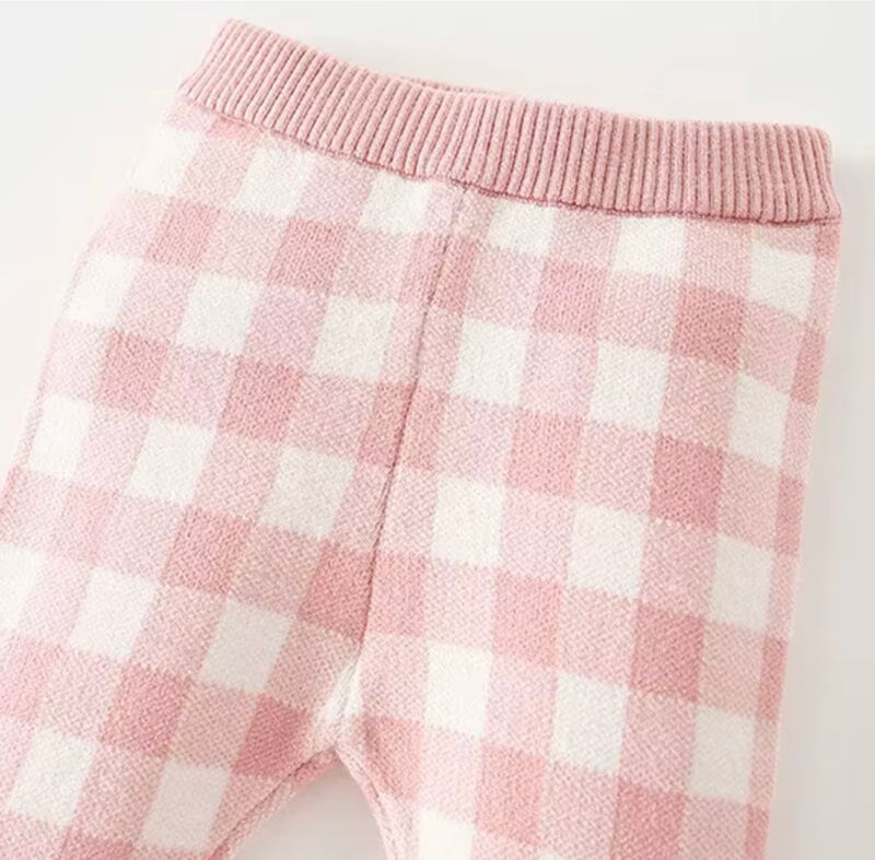 Chargez l'image dans la visionneuse de la galerie, Ensemble deux pièces pour fille en tricot à carreaux roses et ivoire 🌸 - Pré-commande
