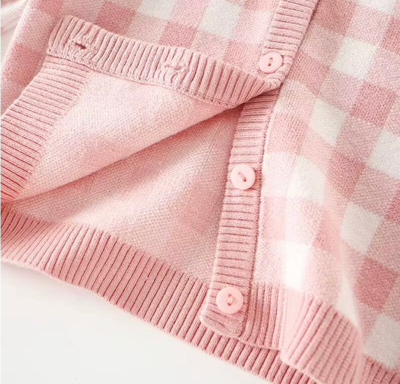 Chargez l'image dans la visionneuse de la galerie, Ensemble deux pièces pour fille en tricot à carreaux roses et ivoire 🌸 - Pré-commande

