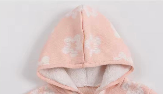 Combinaison bébé fille en tricot à capuche et fermeture éclair – Rose à fleurs ivoire 🌸 - Pré-commande